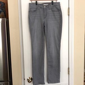 Women’s Levi’s light grey straight leg jeans.  Size 31.